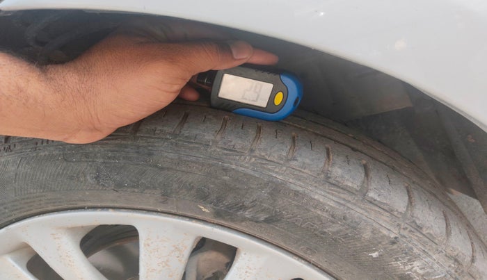 2011 Toyota Etios V, Petrol, Manual, 70,490 km, tyre