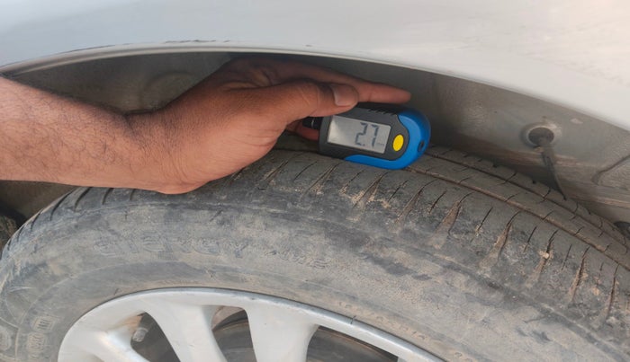 2011 Toyota Etios V, Petrol, Manual, 70,490 km, tyre