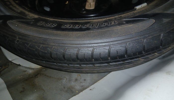 2015 Hyundai Verna FLUIDIC 4S 1.6 VTVT S, Petrol, Manual, 37,570 km, tyre