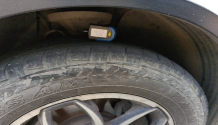 2014 Mahindra XUV500 W6, Diesel, Manual, 1,32,074 km, tyre