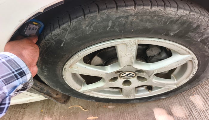 2014 Volkswagen Vento HIGHLINE DIESEL 1.6, Diesel, Manual, 1,45,741 km, tyre