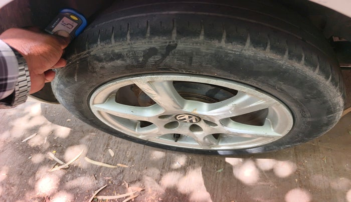 2014 Volkswagen Vento HIGHLINE DIESEL 1.6, Diesel, Manual, 1,45,741 km, tyre