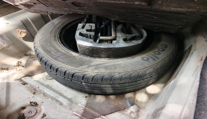 2014 Volkswagen Vento HIGHLINE DIESEL 1.6, Diesel, Manual, 1,45,741 km, tyre