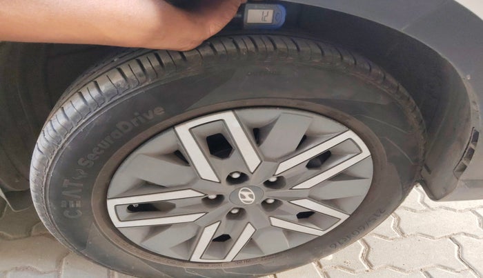 2024 Hyundai VENUE Executive 1.0 Turbo MT, Petrol, Manual, 4,288 km, tyre