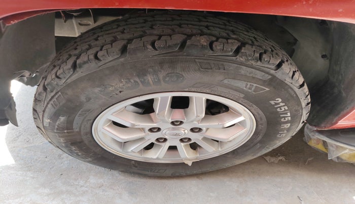 2017 Mahindra TUV300 T8 DUAL TONE, Diesel, Manual, 60,775 km, tyre