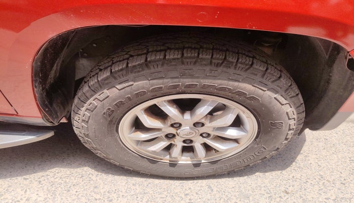 2017 Mahindra TUV300 T8 DUAL TONE, Diesel, Manual, 60,775 km, tyre