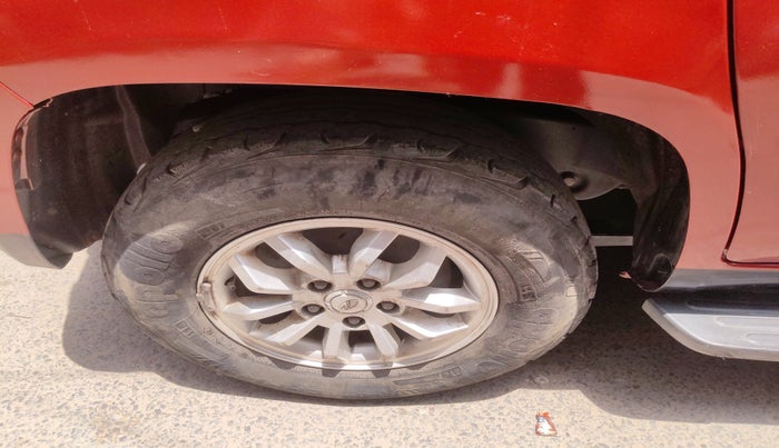 2017 Mahindra TUV300 T8 DUAL TONE, Diesel, Manual, 60,775 km, tyre