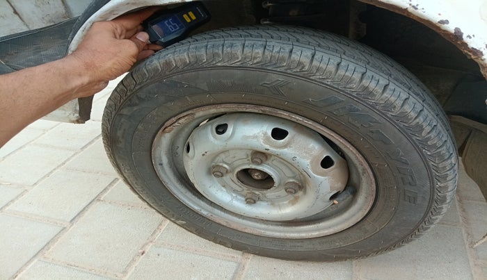 2012 Maruti OMNI E 8 STR, Petrol, Manual, 2,31,492 km, tyre