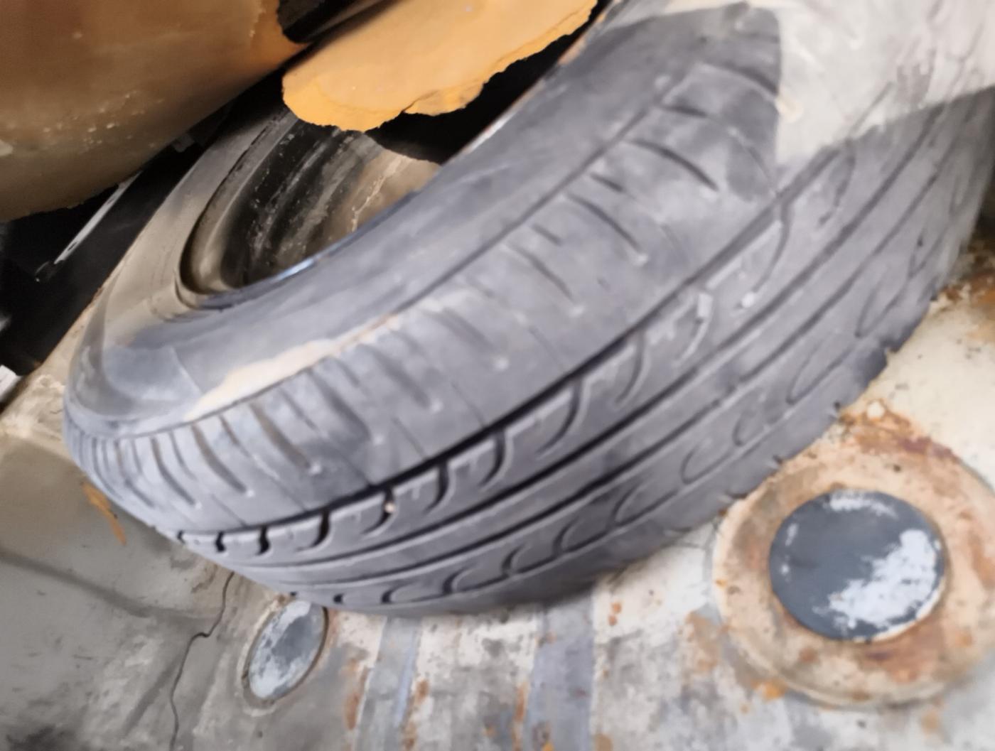 2013 Hyundai Accent EXECUTIVE, Petrol, Manual, 2,67,001 km, tyre