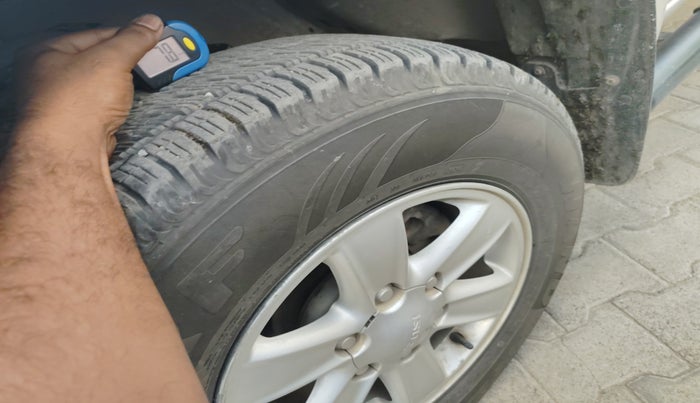 2016 ISUZU D-Max V Cross 4*4 MT, Diesel, Manual, 1,40,027 km, tyre