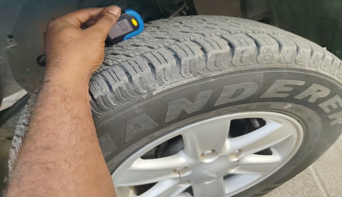 2016 ISUZU D-Max V Cross 4*4 MT, Diesel, Manual, 1,40,027 km, tyre