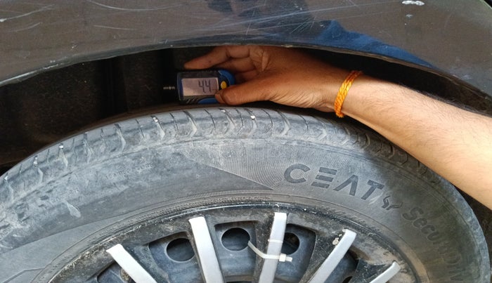 2015 Maruti Ciaz VXI+, Petrol, Manual, 1,01,555 km, tyre