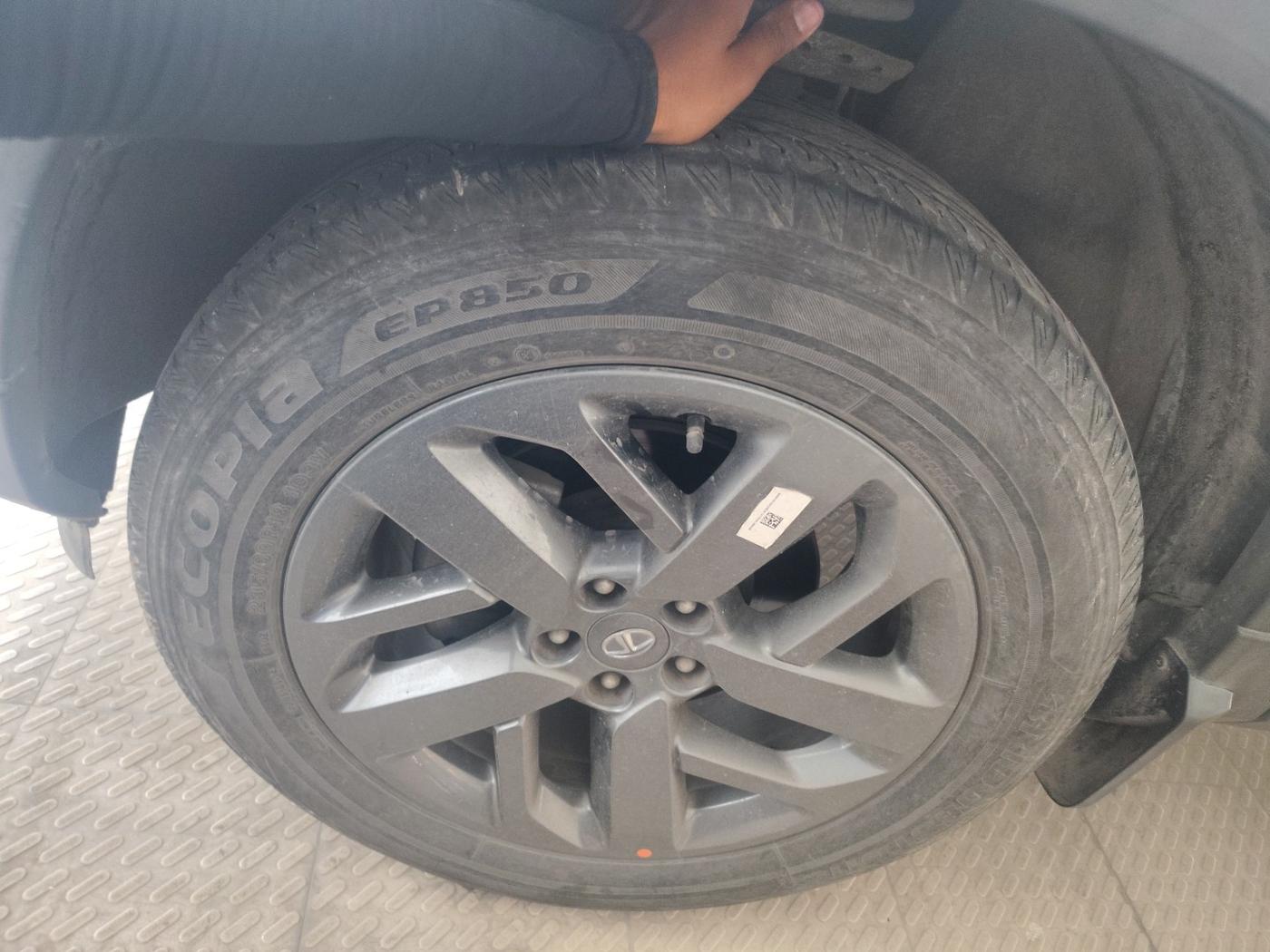 2021 Tata Safari XT PLUS, Diesel, Manual, 20,607 km, tyre
