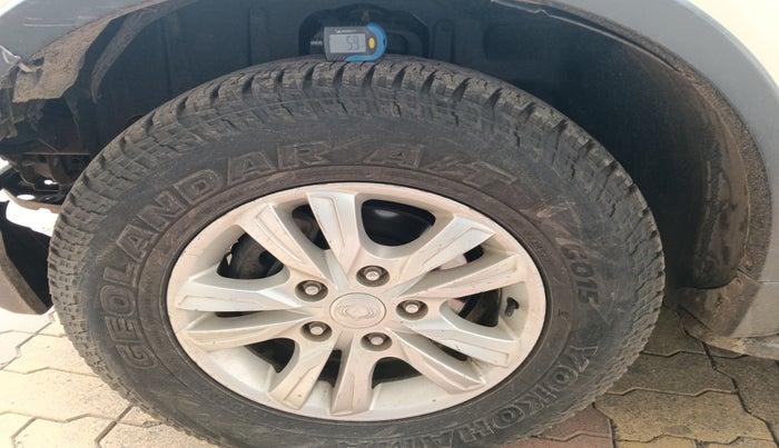 2013 Ssangyong Rexton RX7, Diesel, Automatic, 2,15,000 km, tyre