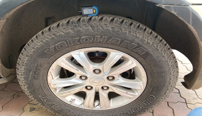 2013 Ssangyong Rexton RX7, Diesel, Automatic, 2,15,000 km, tyre