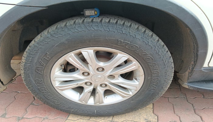 2013 Ssangyong Rexton RX7, Diesel, Automatic, 2,15,000 km, tyre