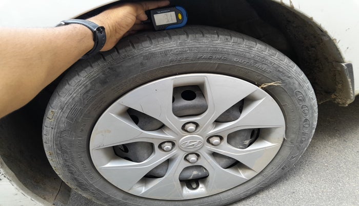 2014 Hyundai Xcent BASE 1.2, Petrol, Manual, 56,081 km, tyre