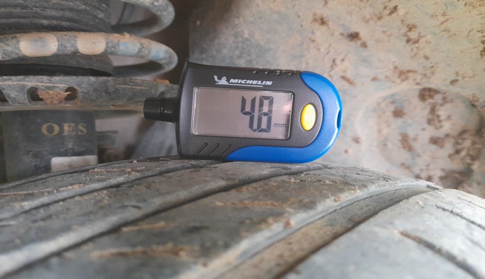 2010 Volkswagen Vento TRENDLINE DIESEL 1.6, Diesel, Manual, 1,38,340 km, tyre