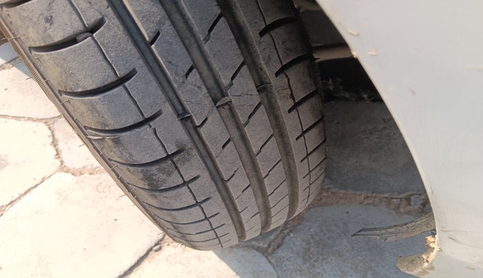 2015 Hyundai Eon ERA +, Petrol, Manual, 69,995 km, tyre