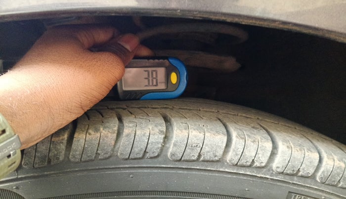 2012 Maruti Ertiga ZXI, Petrol, Manual, 88,584 km, tyre