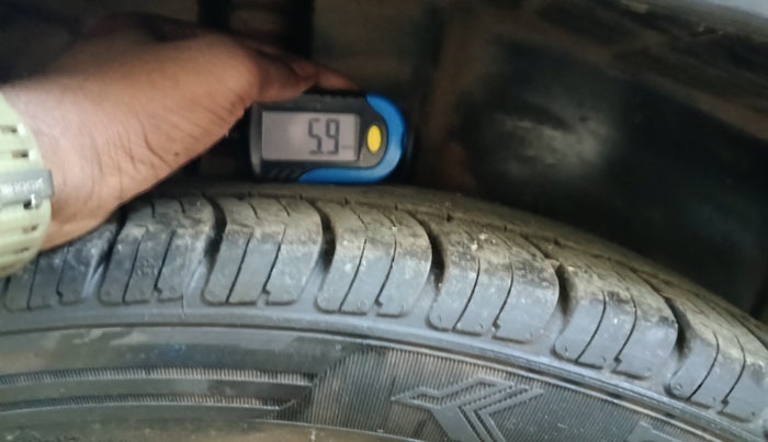 2012 Maruti Ertiga ZXI, Petrol, Manual, 88,584 km, tyre
