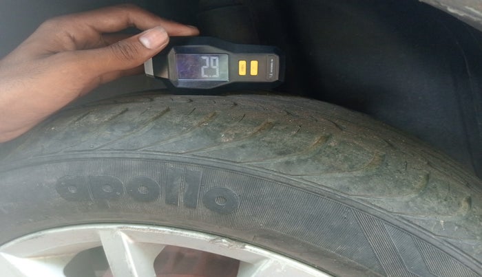 2015 Volkswagen Polo HIGHLINE1.5L, Diesel, Manual, 78,624 km, tyre