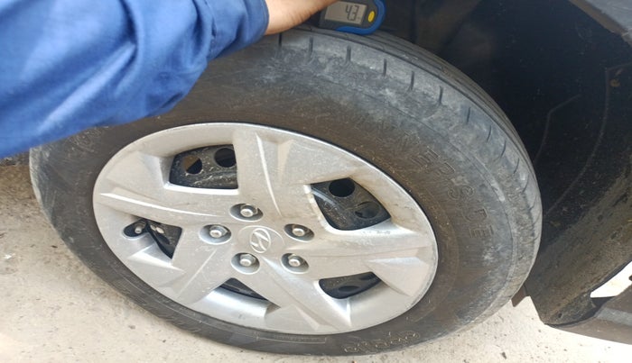 2023 Hyundai VENUE S(O) 1.2, Petrol, Manual, 20,400 km, tyre