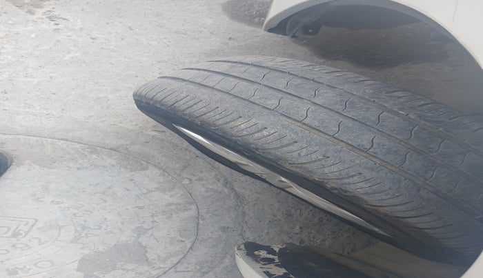 2016 Maruti Ertiga ZDI SHVS, Diesel, Manual, 1,97,010 km, tyre