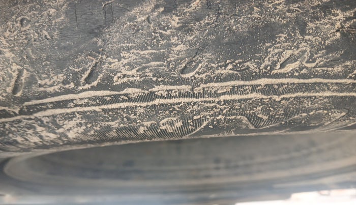 2016 Maruti Ertiga ZDI SHVS, Diesel, Manual, 1,97,010 km, tyre