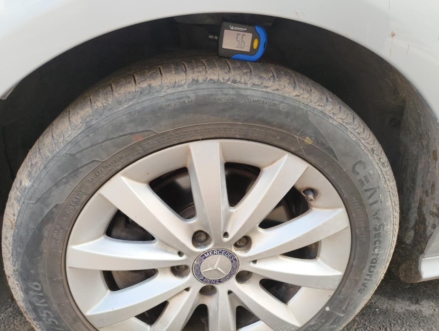 2013 Mercedes Benz B Class B180, Diesel, Automatic, 76,858 km, tyre