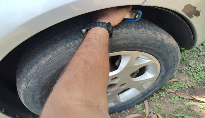 2013 Renault Scala RXZ PETROL AT, Petrol, Automatic, 1,08,150 km, tyre