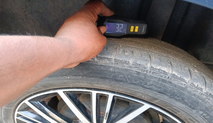 2017 Volkswagen Vento ALLSTAR 1.5, Diesel, Manual, 1,00,244 km, tyre