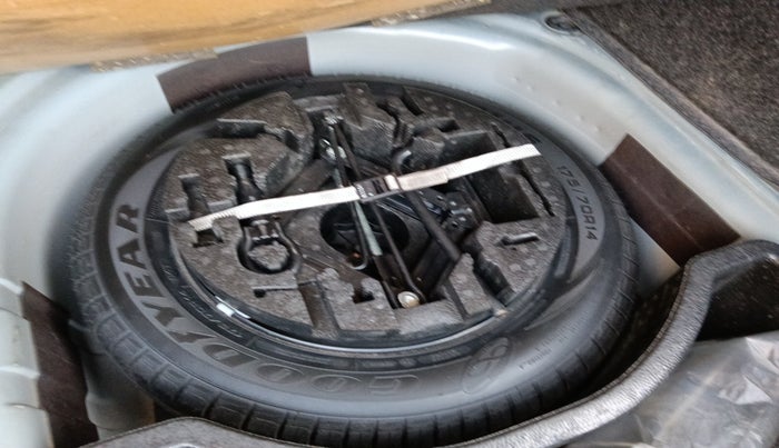 2017 Volkswagen Vento ALLSTAR 1.5, Diesel, Manual, 1,00,244 km, tyre