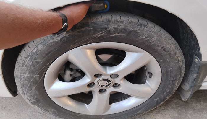 2013 Skoda Rapid ELEGANCE 1.6 TDI CR MT, Diesel, Manual, 1,75,120 km, tyre