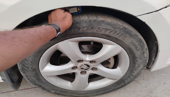 2013 Skoda Rapid ELEGANCE 1.6 TDI CR MT, Diesel, Manual, 1,75,120 km, tyre