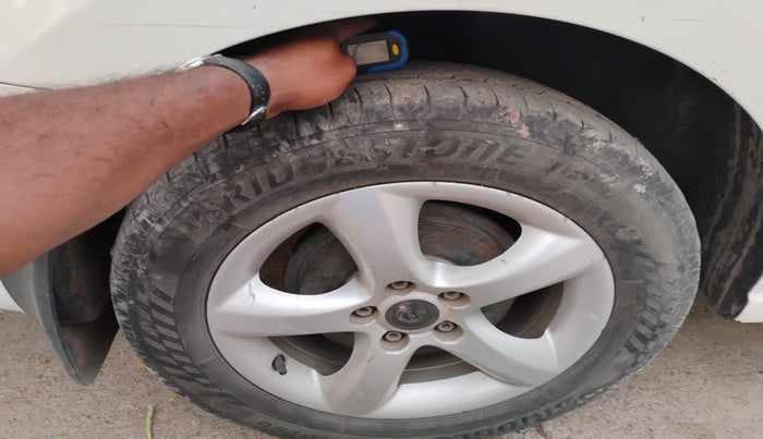 2013 Skoda Rapid ELEGANCE 1.6 TDI CR MT, Diesel, Manual, 1,75,120 km, tyre