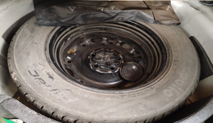 2013 Skoda Rapid ELEGANCE 1.6 TDI CR MT, Diesel, Manual, 1,75,120 km, tyre