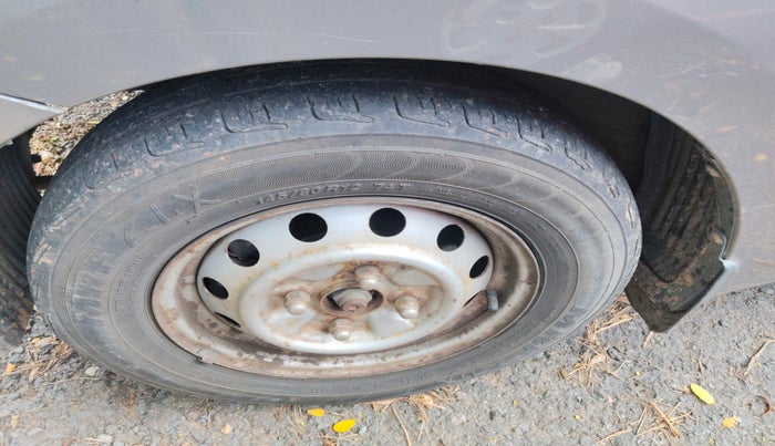 2014 Hyundai Eon ERA +, Petrol, Manual, 80,750 km, tyre