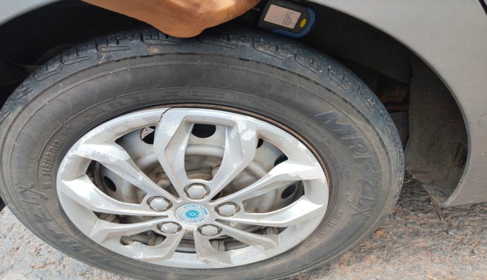 2014 Hyundai Eon ERA +, Petrol, Manual, 80,750 km, tyre