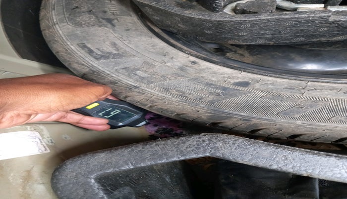 2013 Volkswagen Vento HIGHLINE DIESEL 1.6, Diesel, Manual, 1,45,899 km, tyre