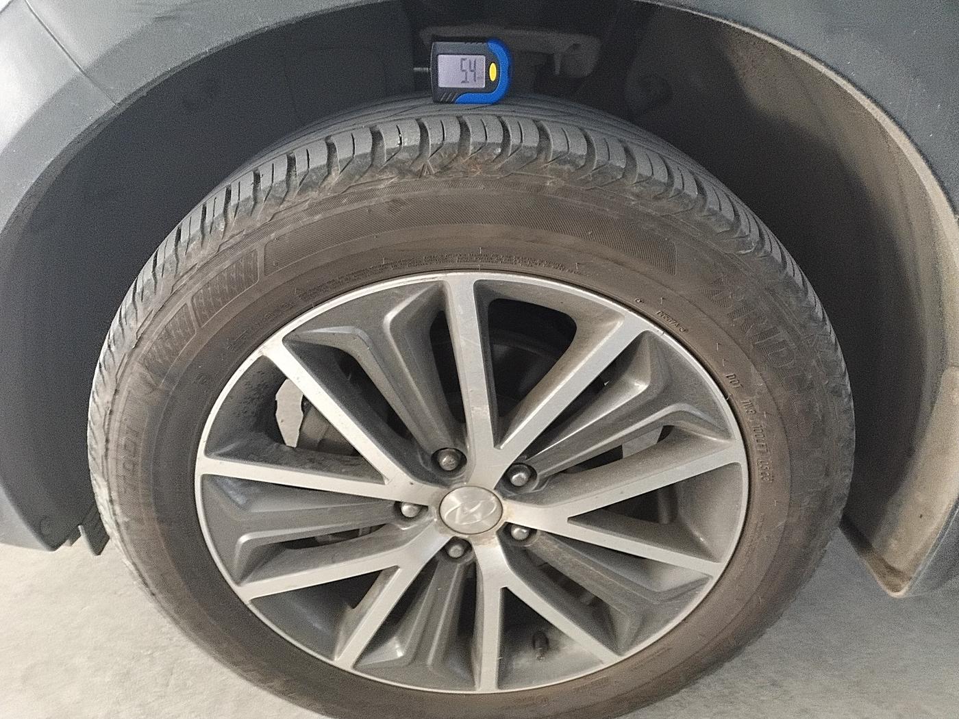 2017 Hyundai Tucson 2WD AT GL PETROL , Petrol, Automatic, 66,633 km, tyre