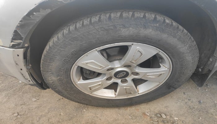 2012 Mahindra XUV500 W8, Diesel, Manual, 1,22,752 km, tyre