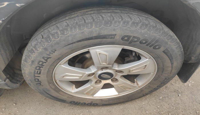 2012 Mahindra XUV500 W8, Diesel, Manual, 1,22,752 km, tyre