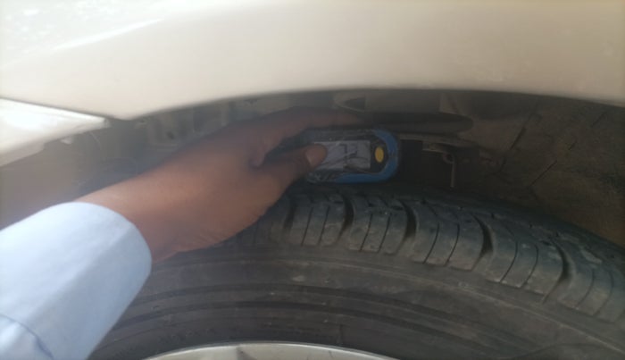 2012 Toyota Etios G, Petrol, Manual, 1,03,845 km, tyre