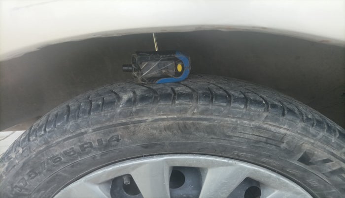 2012 Toyota Etios G, Petrol, Manual, 1,03,845 km, tyre