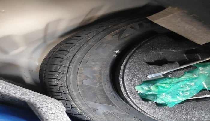 2015 Maruti Ciaz VDI+ SHVS, Diesel, Manual, 1,23,230 km, tyre