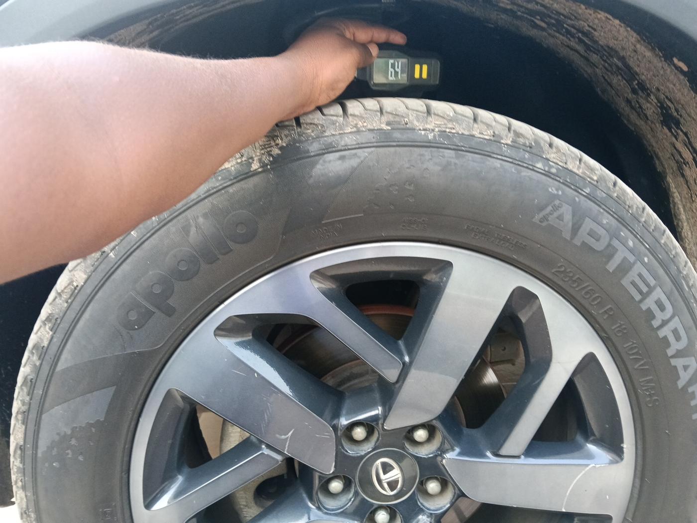 2022 Tata Safari XZA PLUS DARK EDITION, Diesel, Automatic, 73,930 km, tyre