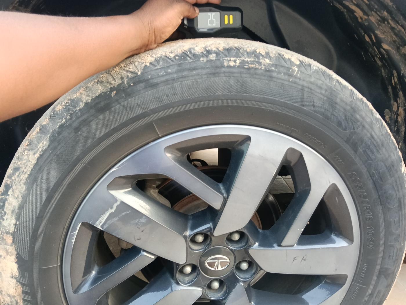 2022 Tata Safari XZA PLUS DARK EDITION, Diesel, Automatic, 73,930 km, tyre