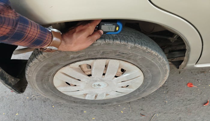 2010 Maruti Alto LXI, Petrol, Manual, 1,59,050 km, tyre