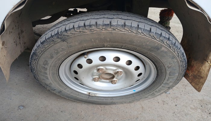 2012 Maruti Eeco 7 STR, Petrol, Manual, 1,48,964 km, tyre